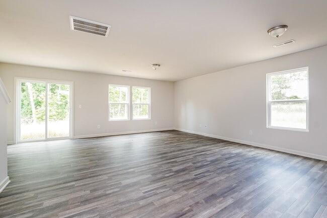 Building Photo - 1058 Manor Dr