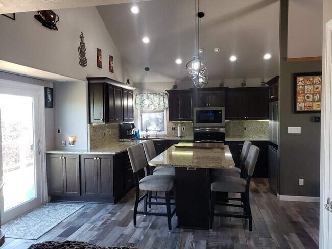 Building Photo - 242 Candletree Cir