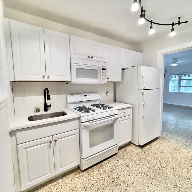 Foto del edificio - 1614 NE 7th St