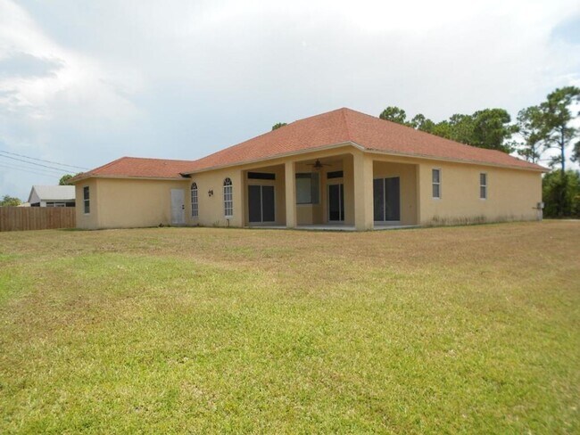 Building Photo - Gorgeous 4 bed, 3 bath, 3 car garage, upda...