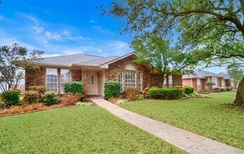 Building Photo - 1909 Johnson Dr