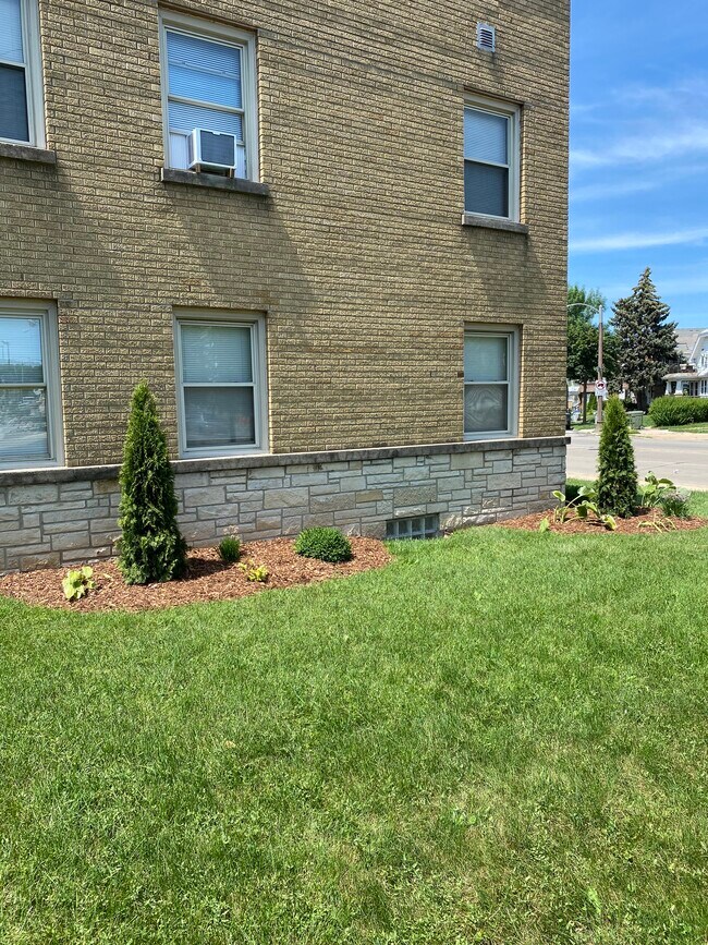 6055 W Appleton Ave Milwaukee Wi 53210 Apartments Milwaukee Wi Apartments Com