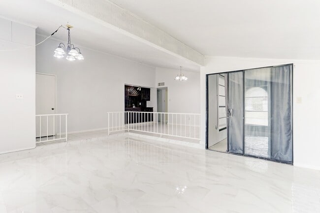 Foto del edificio - 15530 Camino Del Sol Dr