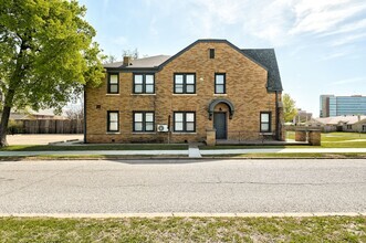 Building Photo - 701 NE 14th St