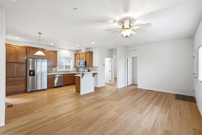 Foto del edificio - 7317 Kelvin Ave