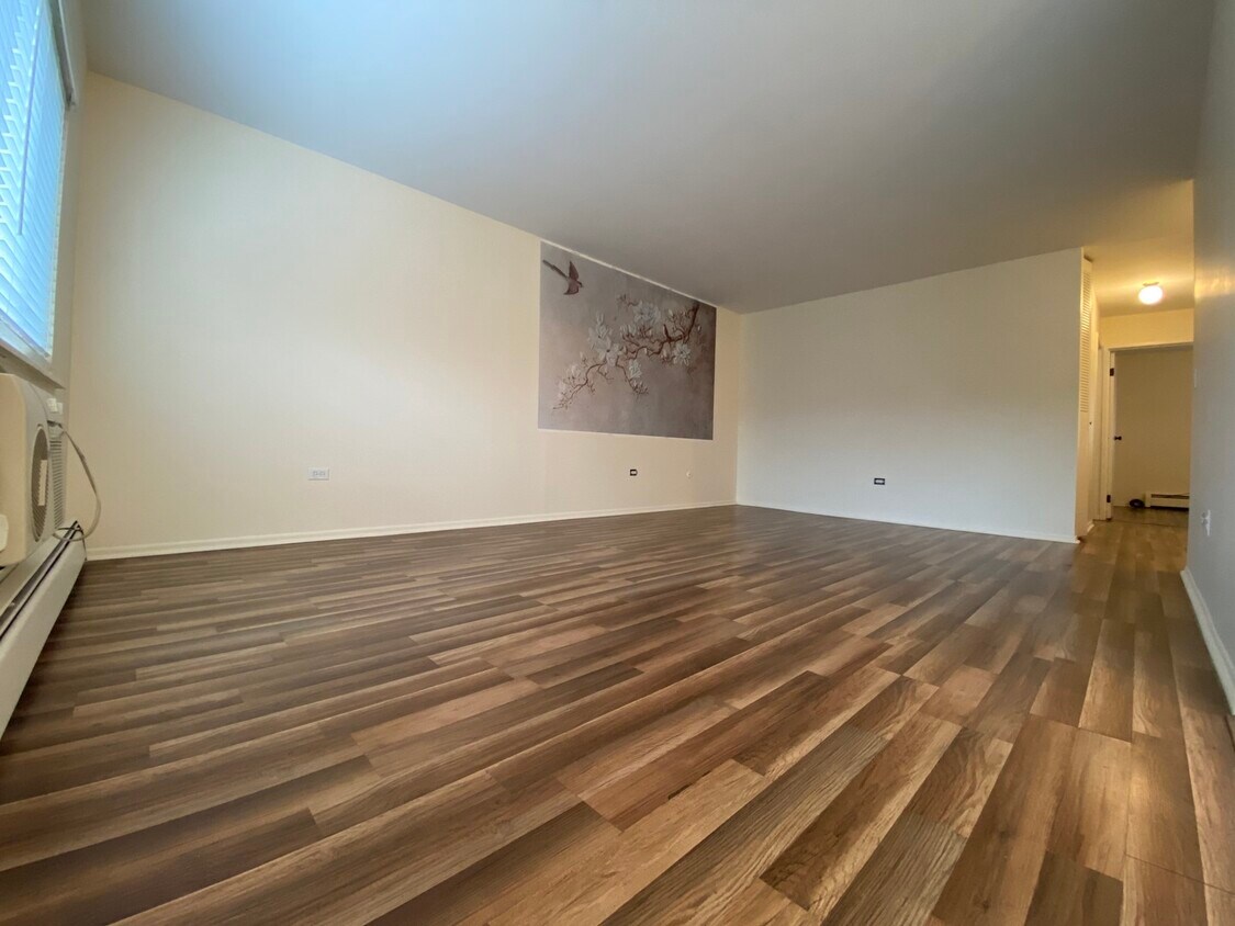 Foto principal - 8627 W Foster Ave