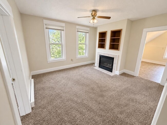 Building Photo - 215 3rd Ave NE