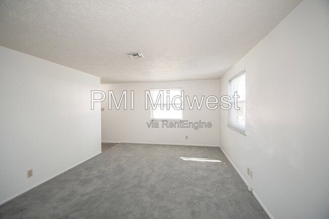 Building Photo - 8636 E Edgewood Ave