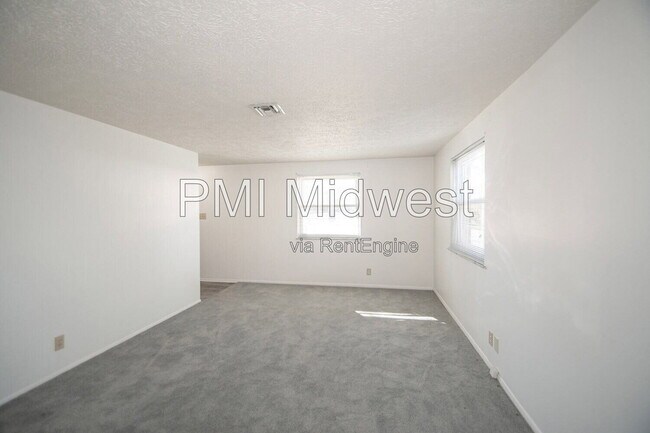 Foto del edificio - 8636 E Edgewood Ave