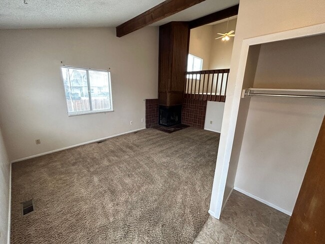 Foto del edificio - Beautiful 3-Bedroom Home with 2-Car Garage & HUGE Backyard!