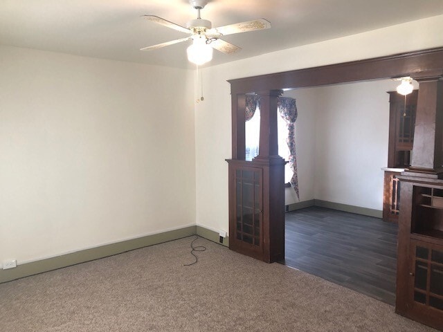 Building Photo - 2 bedroom, 1.5 bath home with off street p...
