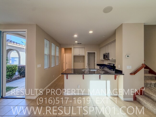Building Photo - Beautiful Upgraded 3 Bedroom + Bonus Room Townhome in a Highly Desirable Location!
