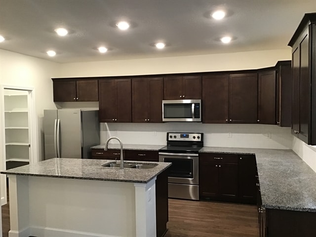 Building Photo - 2401 E Wild Horse Way