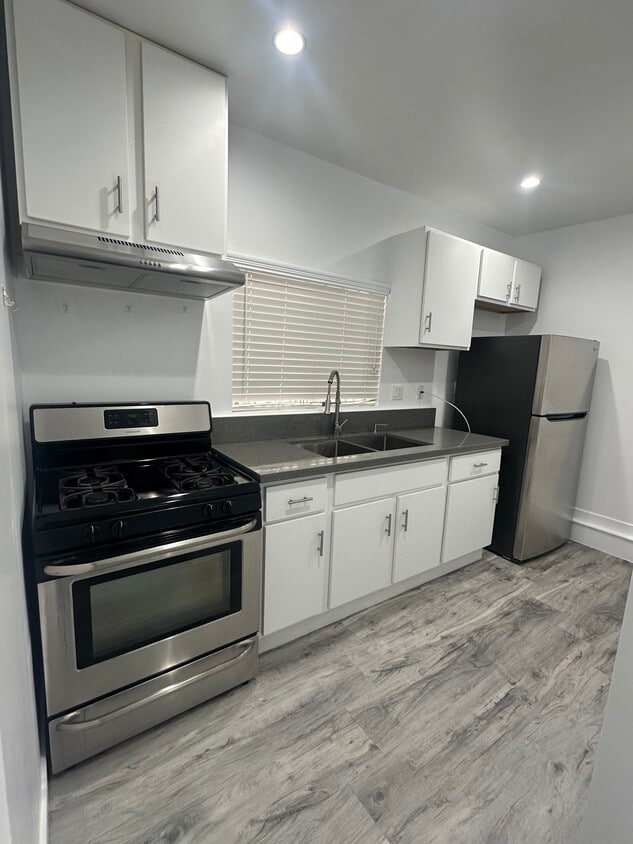 Primary Photo - 17743 Vanowen St