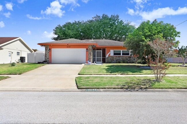 Building Photo - 16038 Tree Line Dr