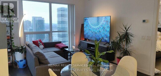 Photo du bâtiment - 2220-2220 Lake Shore Blvd W