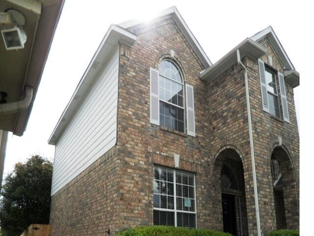 Primary Photo - 4844 Crown Drive