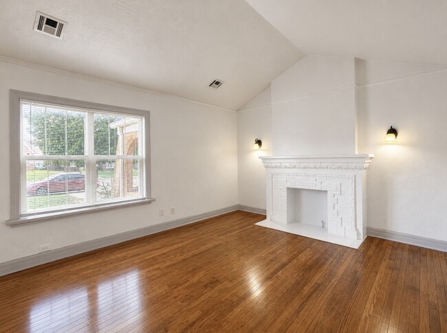 Building Photo - 941 East Dr
