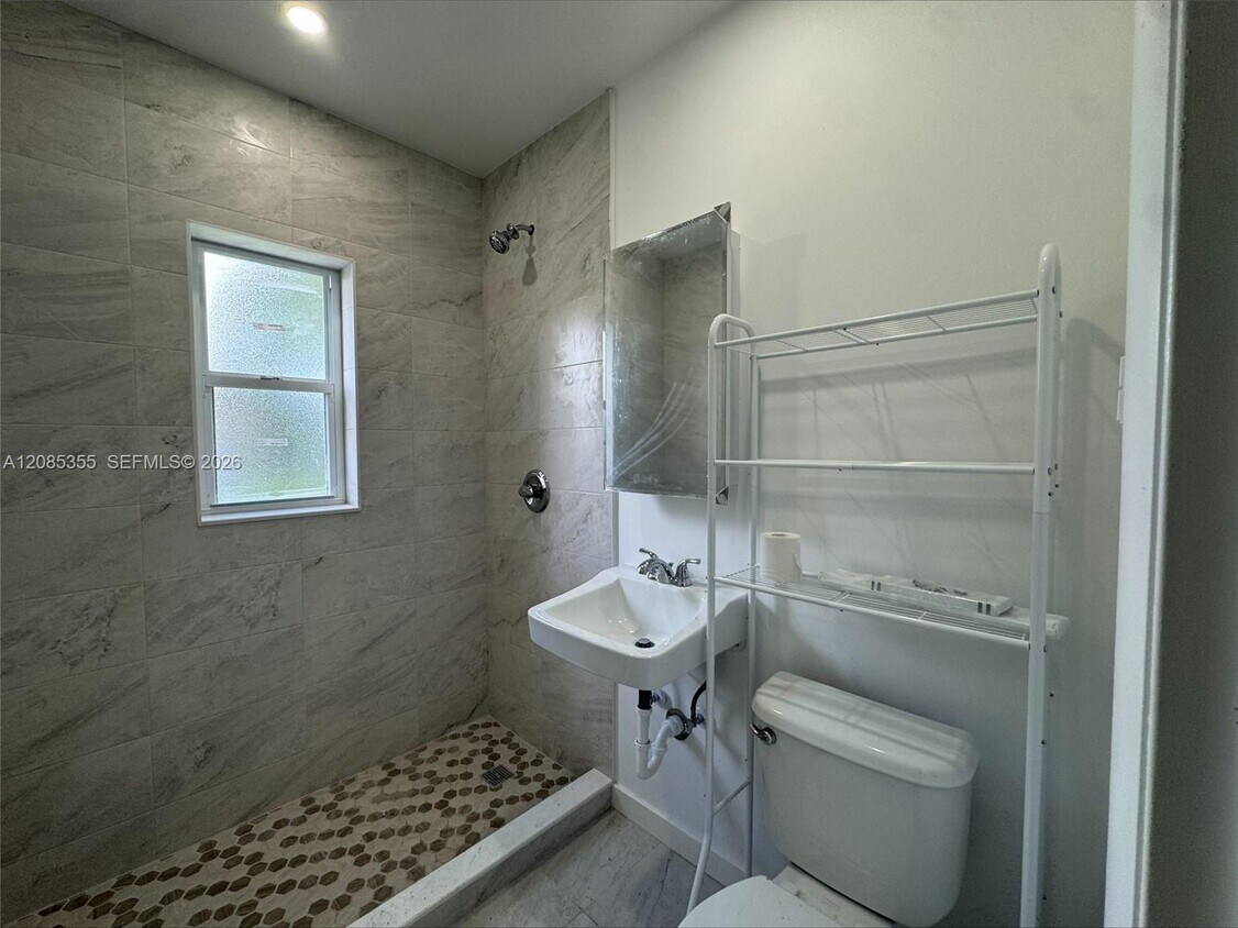 Foto del edificio - 1320 NW 87th St