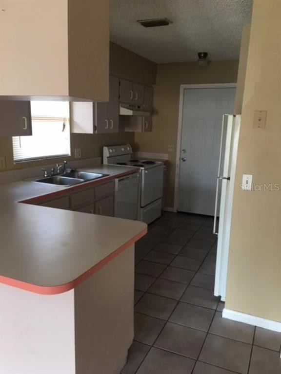 Foto del edificio - 945 Fox Lake Dr