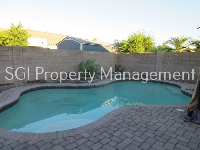 Building Photo - FANTASTIC 3 BEDROOM HOME WITH PRIVATE POOL
