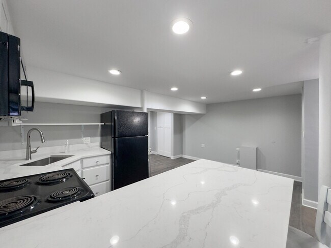 Foto del edificio - 2310 W Wilson Ave