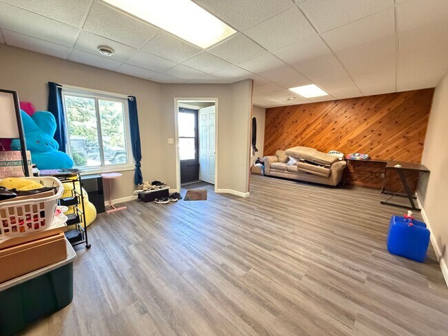 Foto del edificio - 2 Bedroom Home - Open August 1st!
