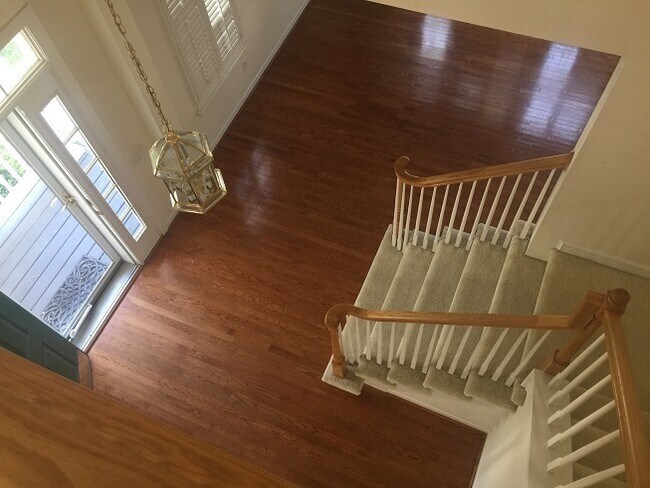 Foto del edificio - Available NOW - Must See Townhome at Powhatan Place, First floor primary suite!