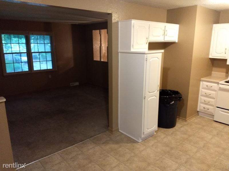 Building Photo - 3 br, 1.5 bath House - 404 SW Sandstone Dr