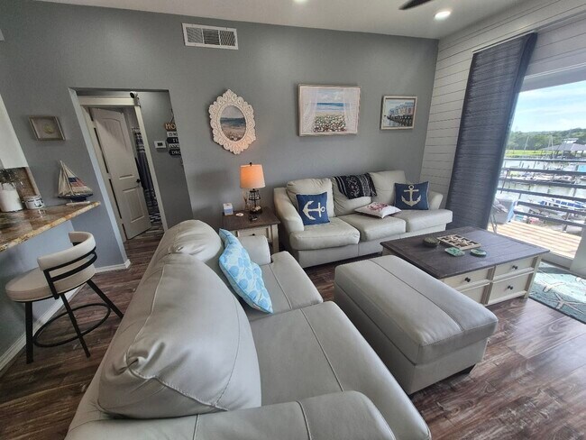 Foto del edificio - 793 Davis Rd