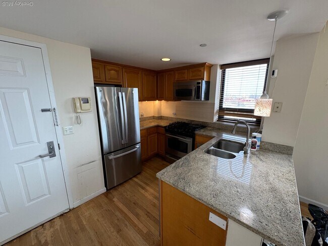 Foto del edificio - 116-24 Grosvenor Ln