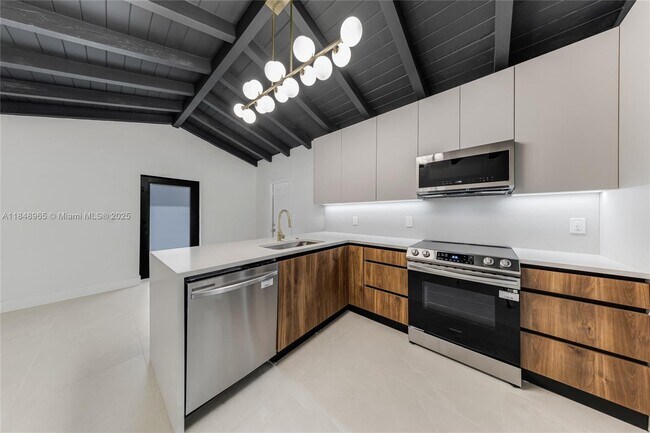 Foto del edificio - 1043 NW 48th St