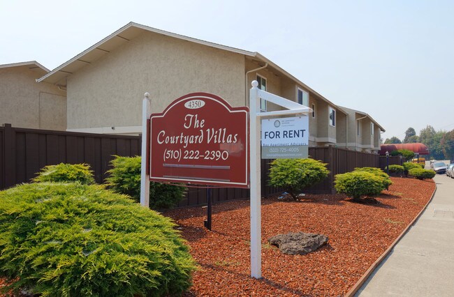 Foto del edificio - Courtyard Villa Apartments