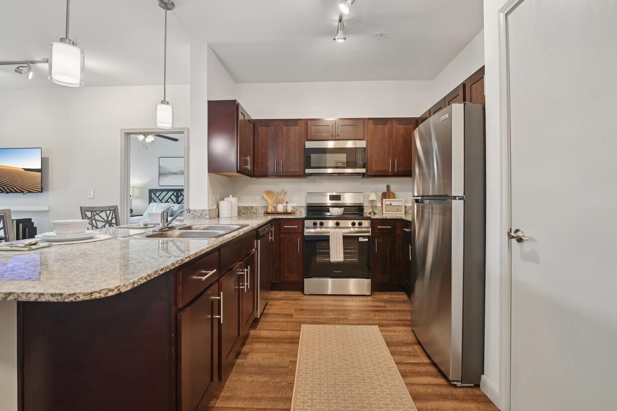 Primary Photo - Lease Today & Save Up to $700 on Rent!