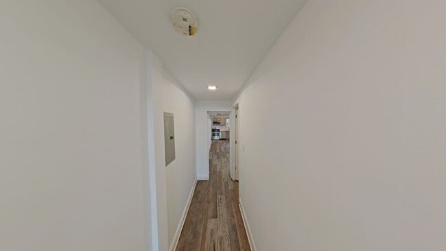 Photo - 610 E 9th St Apartment