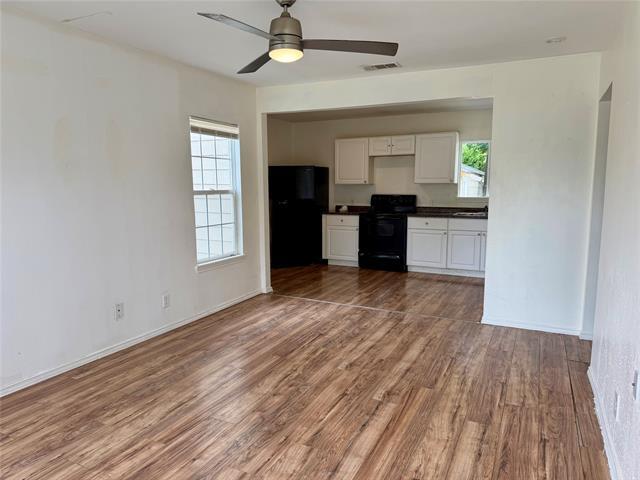Foto del edificio - 2303 Deer Path Dr