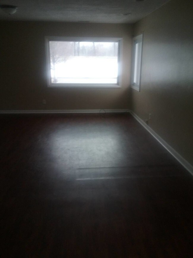 Building Photo - 1557 River Dr