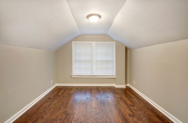 Building Photo - 606 West 35th