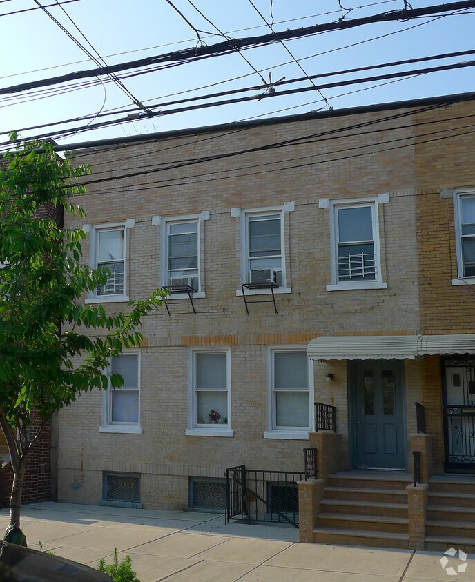 Primary Photo - 108-52 39th Ave