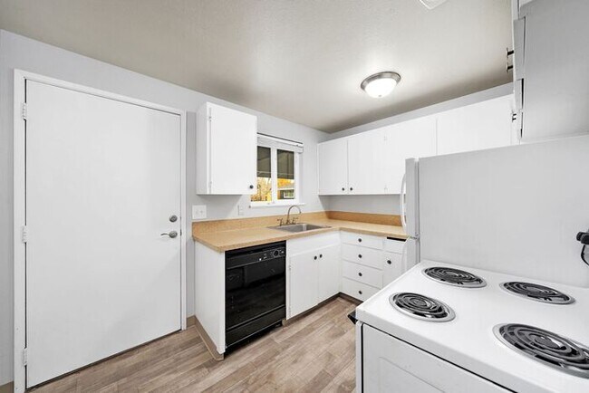 Foto del edificio - Lovely 2 Bedroom, Hurry In Today!! $500 VISA GIFTCARD AT MOVE IN, JUST IN TIME FOR THE HOLIDAYS!