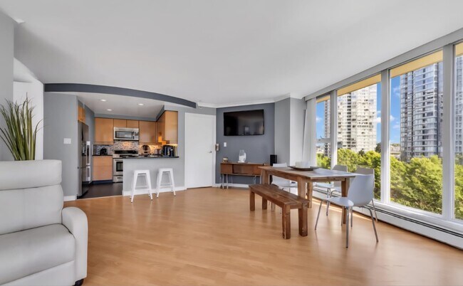 Photo du bâtiment - 1009 Expo Blvd