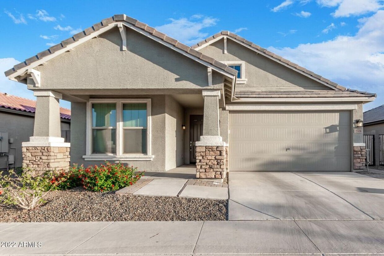 Foto principal - Gorgeous Home in Gated Community