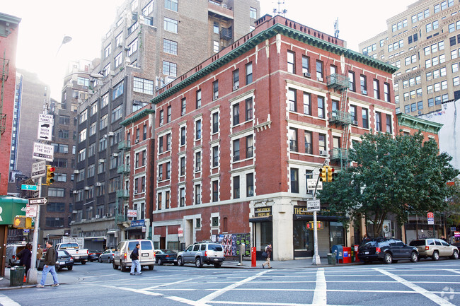 Building Photo - 364  west 36th street