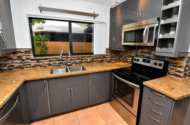 Foto del edificio - 2934 Whitehead St