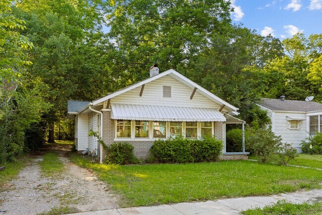 Foto del edificio - Beautiful 3 Bedroom 2 Bath