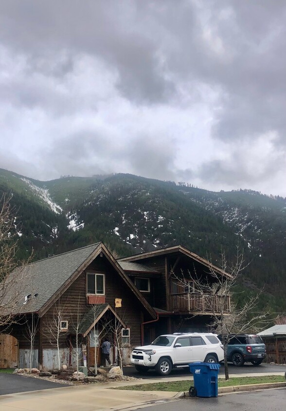 581 Iowa Ave Unit 2A, Missoula, MT 59802 Room for Rent in Missoula