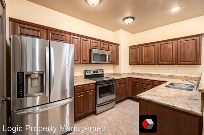 Foto del edificio - 4 br, 3.5 bath House - 5098 West Valmont Way