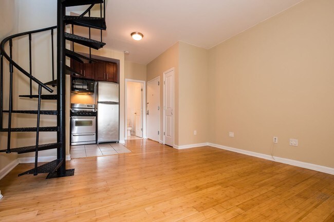 Building Photo - Gorgeous 1 Bedroom Duplex for Rent in UES!