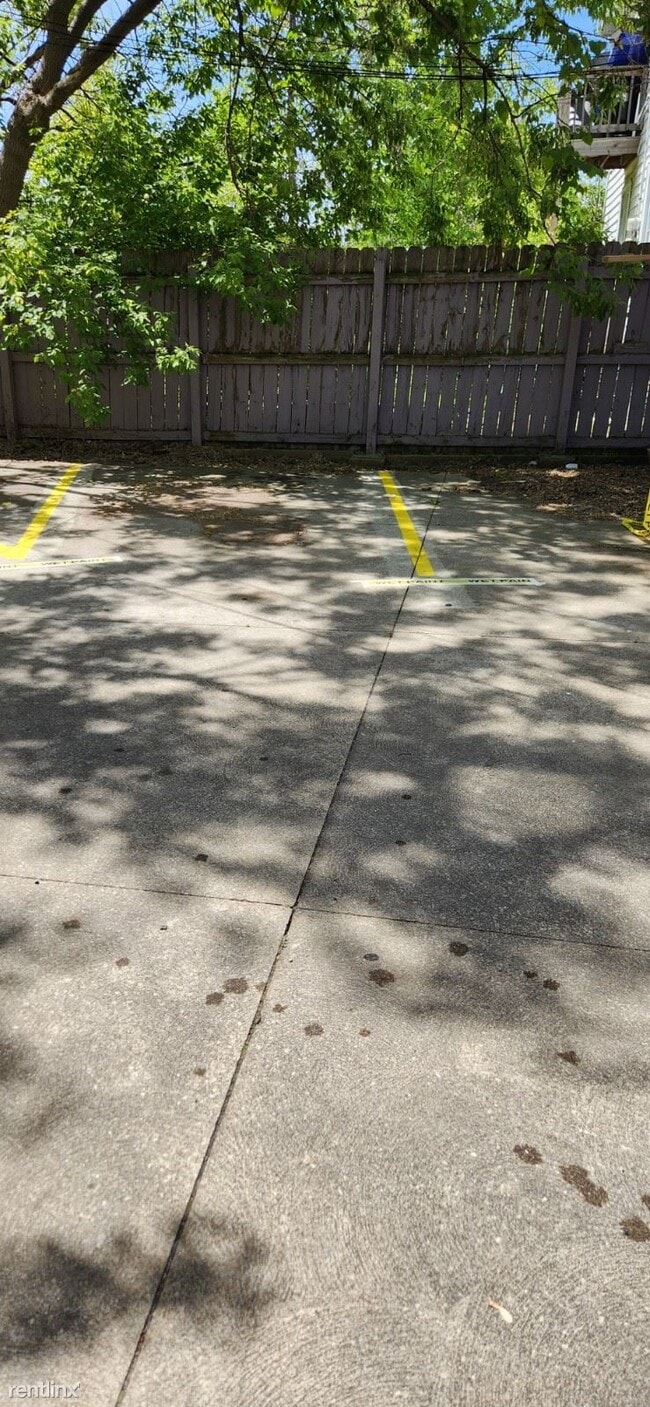 Building Photo - 2 br, 1 bath Triplex - 3549 West 129th Str...