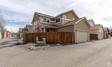 Building Photo - 3965 Bosal St